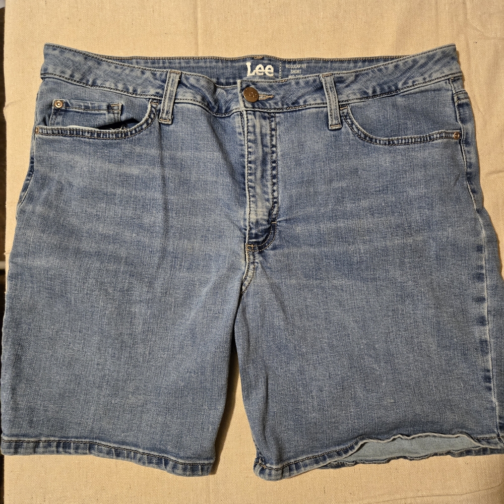 Lee Women’s Size 18 Mid Rise Denim Shorts Blue Regular Fit Stretch Jean Shorts